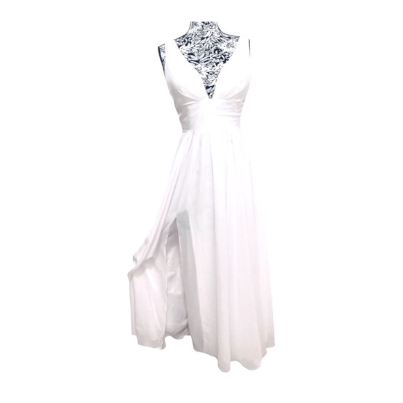 ❌SOLD❌ White chiffon wedding dress women’s size 6 Excellent condition  Like new - Picture 3 of 8